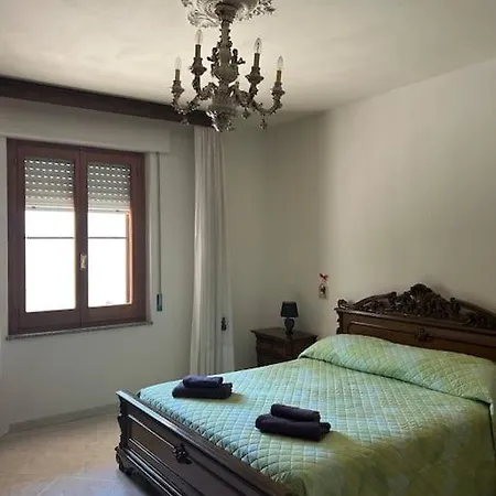 בית נופש Casa Vacanze In Centro A Càbras
